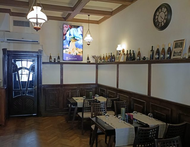 Cum poate un restaurant să își crească vânzările cu Rețeaua Digitală DOOH EkoGroup